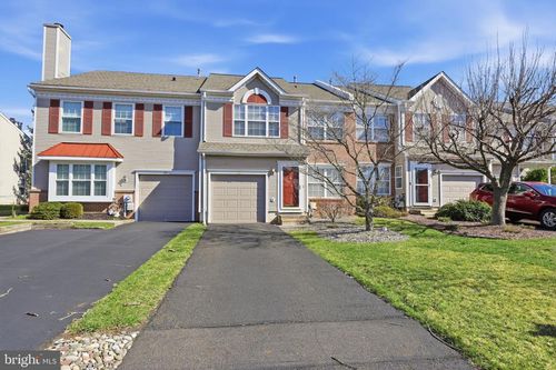 25 Honey Locust Ln, NEWTOWN, PA, 18940-9285 | Card Image