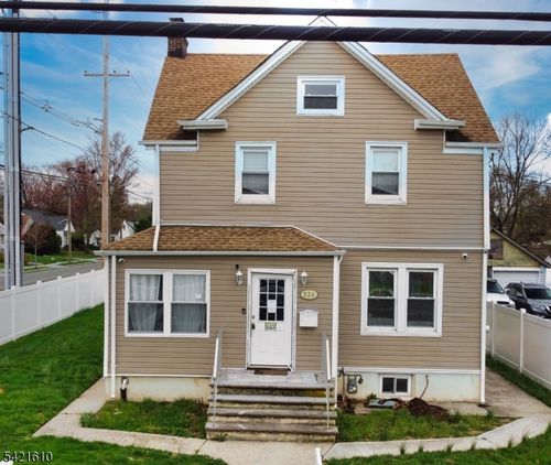 824 Chestnut St, Roselle Park, NJ, 07204-1367 | Card Image