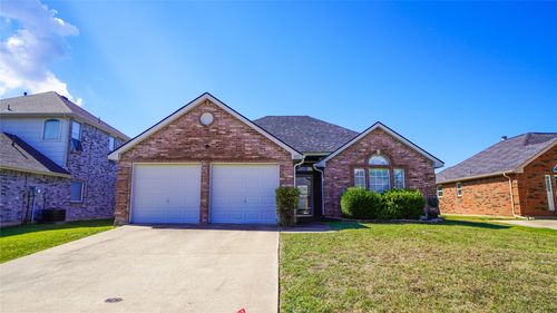 137 Magnolia Ln, Rockwall, TX, 75032-4614 | Card Image