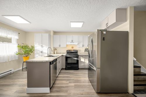 a-2284 1st St, Courtenay, BC, V9N8X8 | Card Image