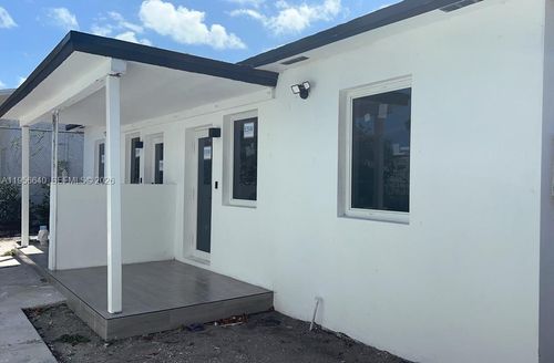 1013 Nw 1st Ave, Hallandale Beach, FL, 33009-2305 | Card Image