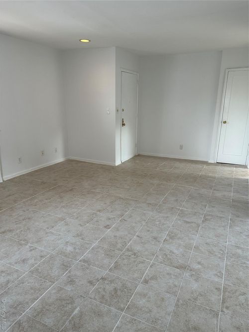 fl-1st-268 82nd Ave, New Hyde Park, NY, 11040-1815 | Card Image