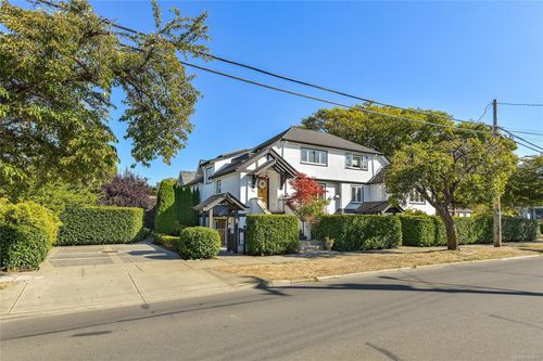 603 Moss St, Victoria, BC, V8V4N7 | Card Image