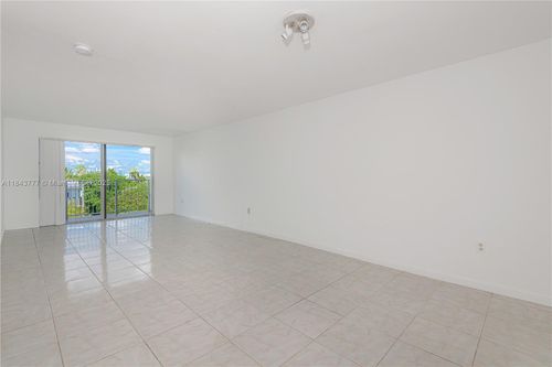 apt-402-1975 Normandy Dr, Miami Beach, FL, 33141-4495 | Card Image