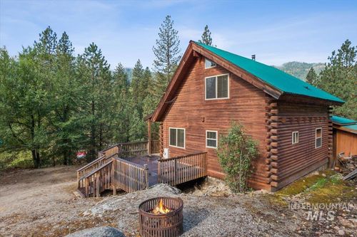4 Sunny Ridge Ln, Garden Valley, ID, 83622-5172 | Card Image