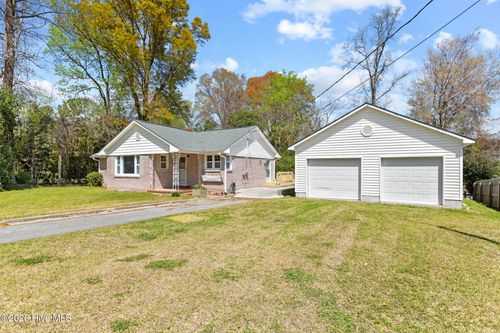 106 Elizabeth St, Richlands, NC, 28574-8199 | Card Image