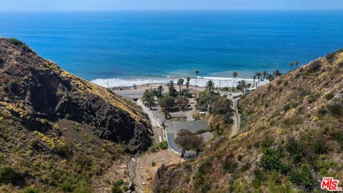 19355 Pacific Coast Hwy, Malibu, CA, 90265-5449 | Card Image