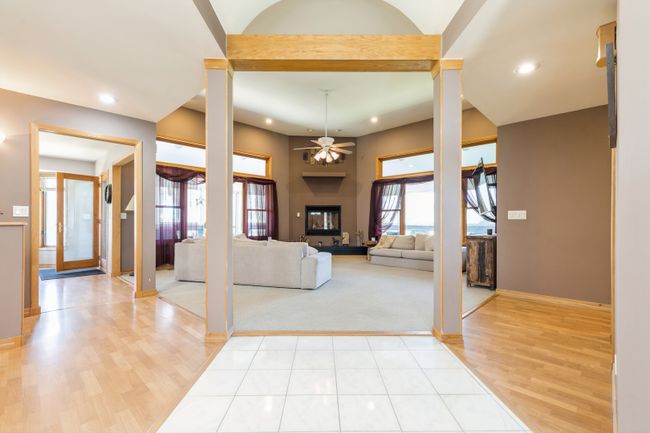 10601 Michigan Dr, House other with 3 bedrooms, 4 bathrooms and 3 parking in Spring Grove IL | Image 8