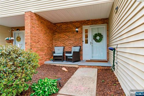 113 Saratoga Sq, Wayne, NJ, 07470-6364 | Card Image