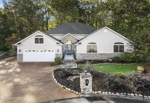 2405 Ashbridge Ln, Knoxville, TN, 37932-1473 | Card Image