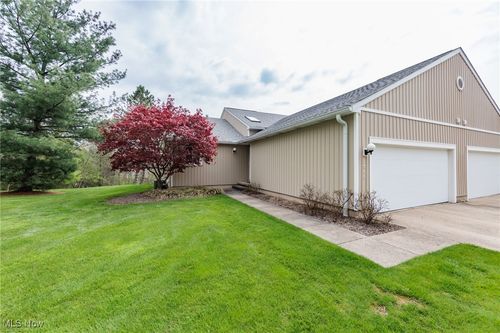 1553 Iris Glen Dr, Twinsburg, OH, 44087-1095 | Card Image