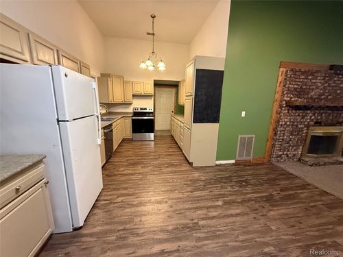 609 S Wood St, Chesaning, MI, 48616-1448 | Card Image