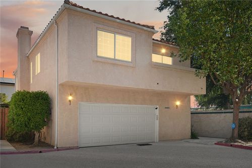 9400 1/2 Noble Ave, North Hills, CA, 91343-3486 | Card Image