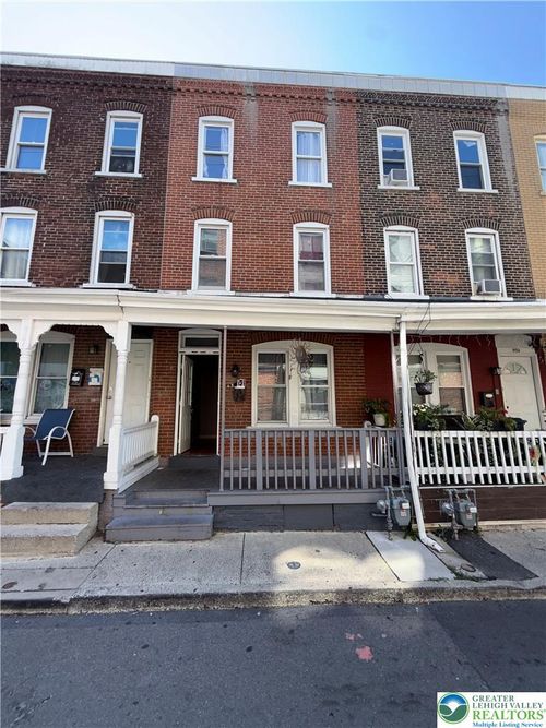 948 Maple Street, Allentown City, PA, 18101 | Card Image