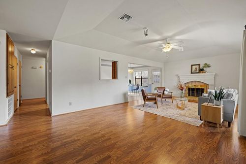 108 Tanglewood Dr, Fredericksburg, TX, 78624-2950 | Card Image