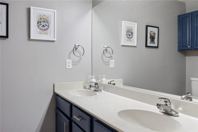guest bath | Image 20