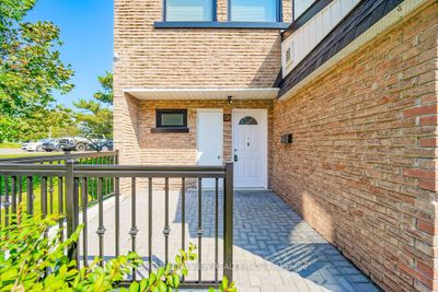 34 - 12 Poplar Cres, Condo with 4 bedrooms, 2 bathrooms and 2 parking in Aurora ON | Image 2