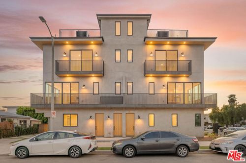 12-3941 Wade Street, Los Angeles, CA, 90066 | Card Image