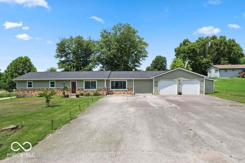 387 Center St, Spencer, IN, 47460-6781 | Card Image