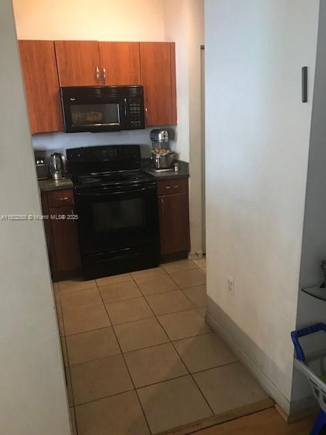 APT-12 - 9172 Collins Ave, Condo with 3 bedrooms, 2 bathrooms and null parking in Surfside FL | Image 11