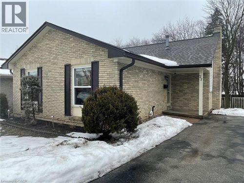 22 Matthew Court, Kitchener, ON, N2B1W6 | Card Image