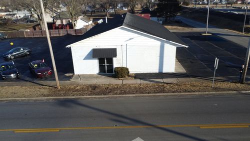 304 W Walnut St, Watseka, IL, 60970-1263 | Card Image