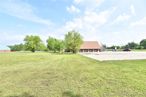 5460 N Peoria Ave, Tulsa, OK, 74126-2804 | Card Image