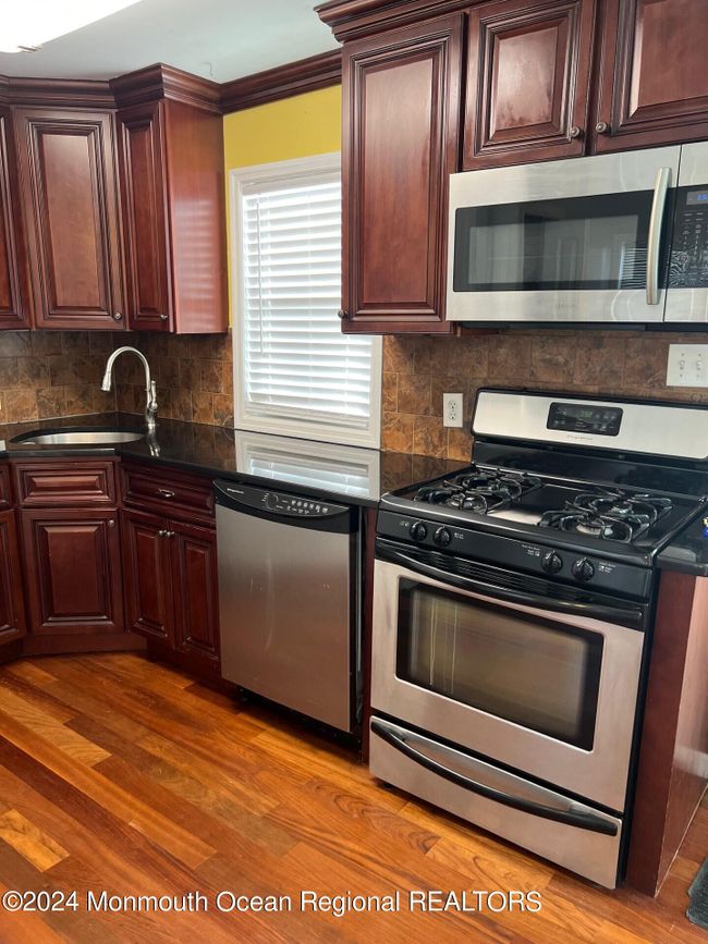 197 Cleveland Avenue, For Sale in Laurence Harbor Zoocasa