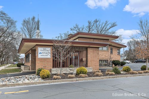 545 Cheshire Dr Ne, Grand Rapids, MI, 49505-4102 | Card Image