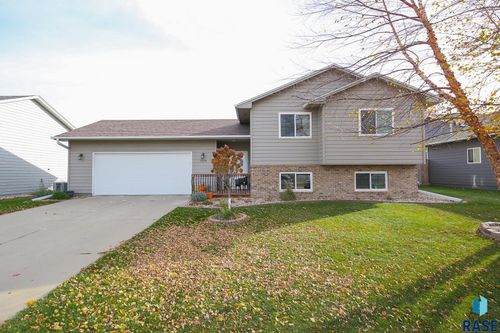 3704 S Stanford Ave, Sioux Falls, SD, 57106-7208 | Card Image