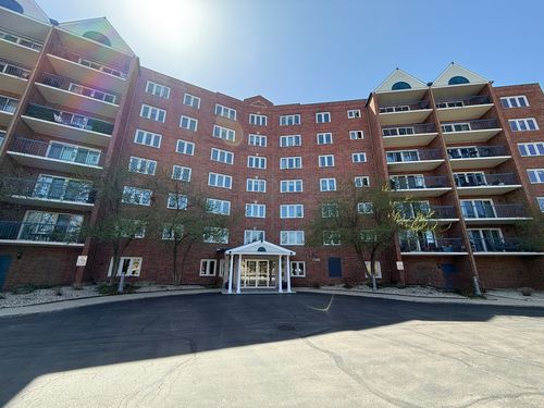 apt-305-7120 N Milwaukee Ave, Niles, IL, 60714-5412 | Card Image