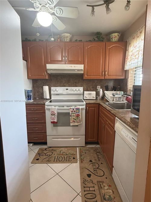 201-9001 Sunrise Lakes Blvd, Sunrise, FL, 33322-6024 | Card Image