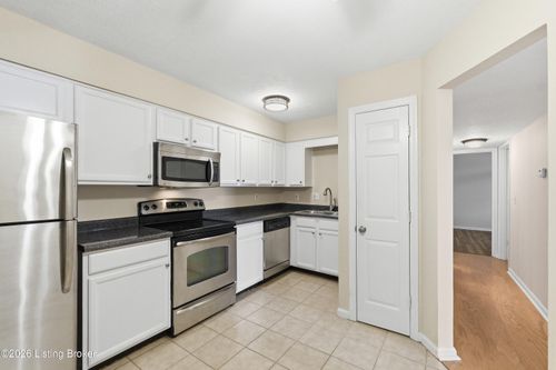 113 La Fontenay Ct, Louisville, KY, 40223-3020 | Card Image