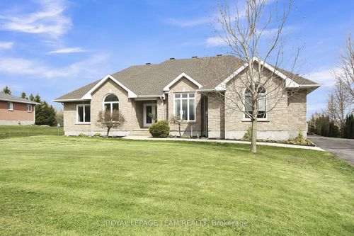 2127 Trailwood Dr, North Gower, ON, K0A2T0 | Card Image