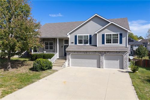 2322 Gettysburg Dr, Leavenworth, KS, 66048-4254 | Card Image