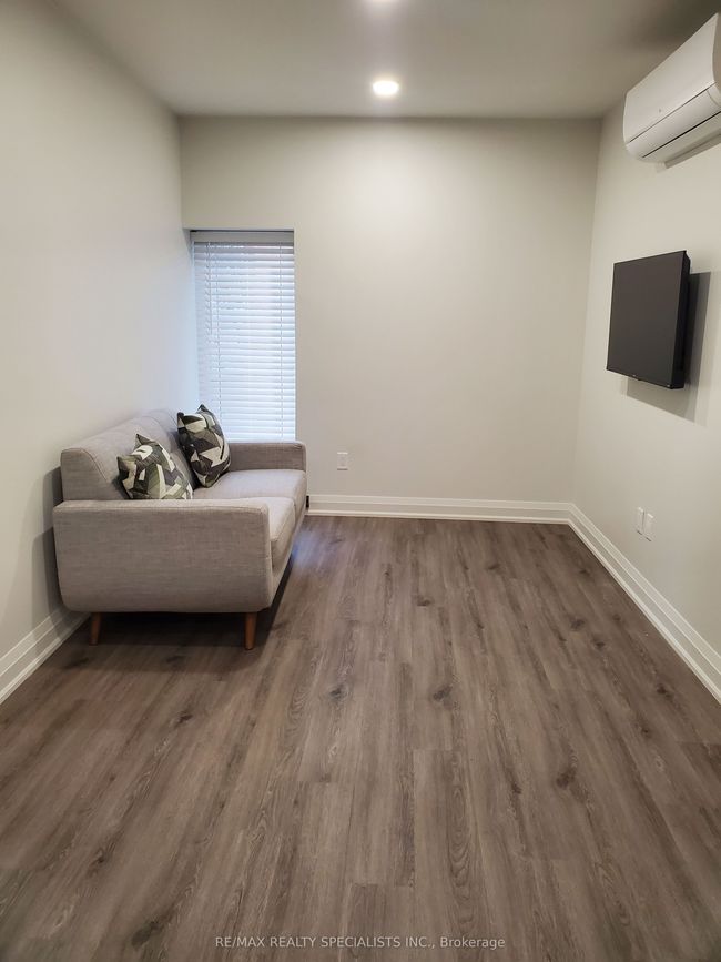 206 - 307 King St E, Condo with 2 bedrooms, 1 bathrooms and 1 parking in Hamilton ON | Image 7