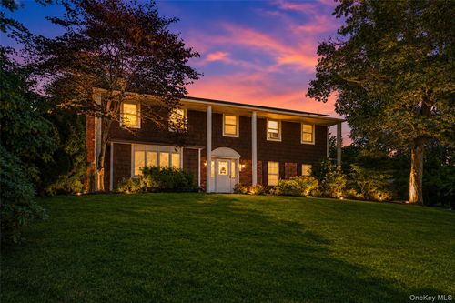 138 Main Ave, Lake Grove, NY, 11755-2000 | Card Image
