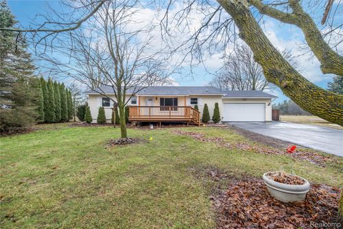 10484 Wake Robin Dr, Grand Blanc, MI, 48439-9354 | Card Image