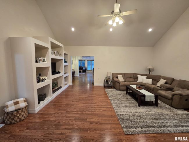 14327 Mcraven Ln, House other with 4 bedrooms, 4 bathrooms and null parking in Mount Vernon IL | Image 14