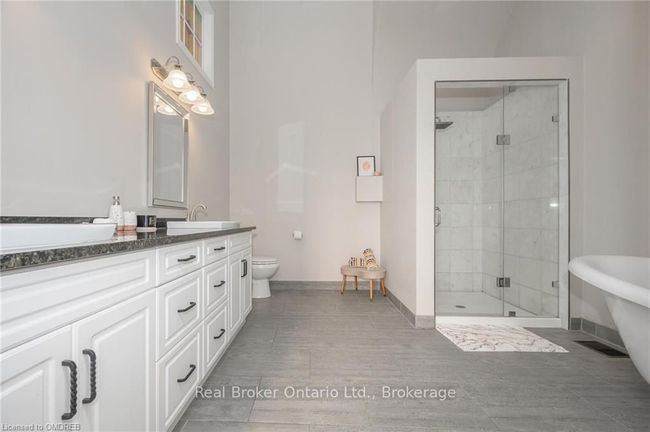 3318 Dundas St, House other with 3 bedrooms, 2 bathrooms and 6 parking in Burlington ON | Image 20