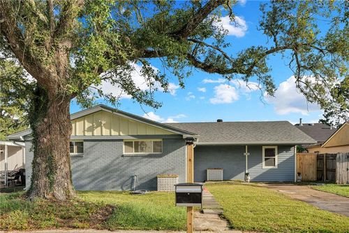 6301 Dorothea St, New Orleans, LA, 70126-2611 | Card Image