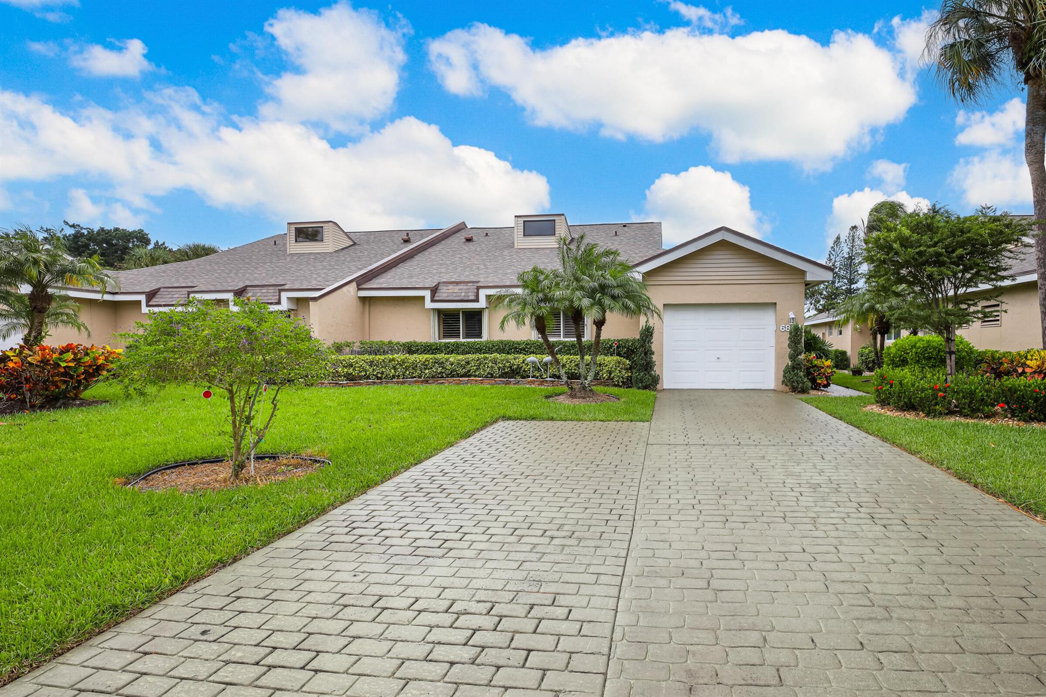Fountains Cir, Lake Worth, FL 33467