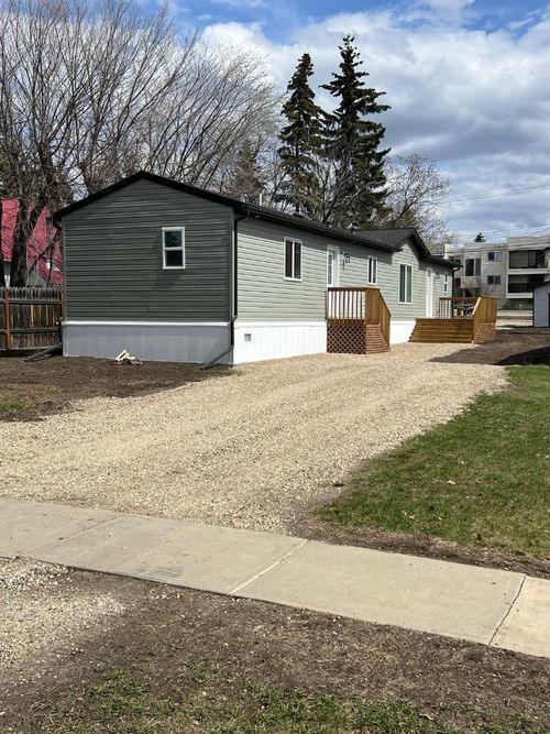 816 5 Ave, Beaverlodge, AB, T0H0C0 | Card Image
