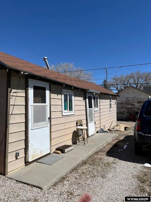 529 13th St, Rawlins, WY, 82301-5203 | Card Image