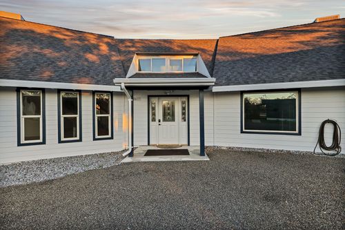 21607 Gilbert Dr, Palo Cedro, CA, 96073-9765 | Card Image