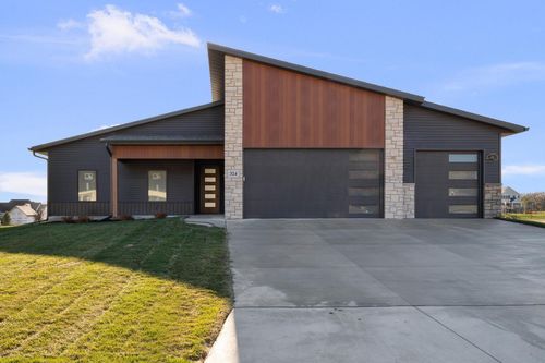 324 Linda Ln, Riverdale, IA, 52722-3273 | Card Image