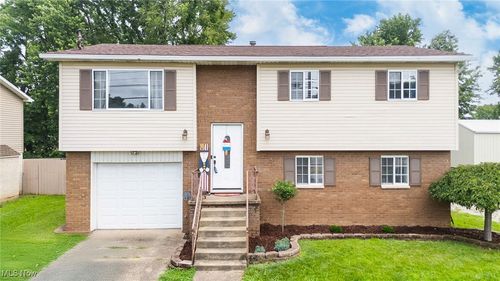 1902 26th Ave, Parkersburg, WV, 26101-7282 | Card Image