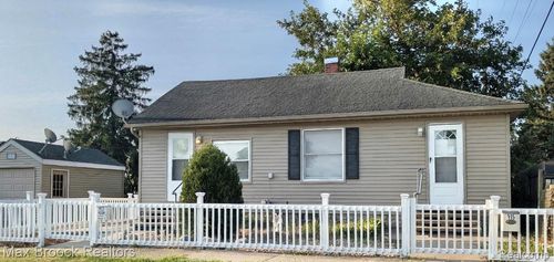 913 Boston Ave, Waterford, MI, 48328-3701 | Card Image