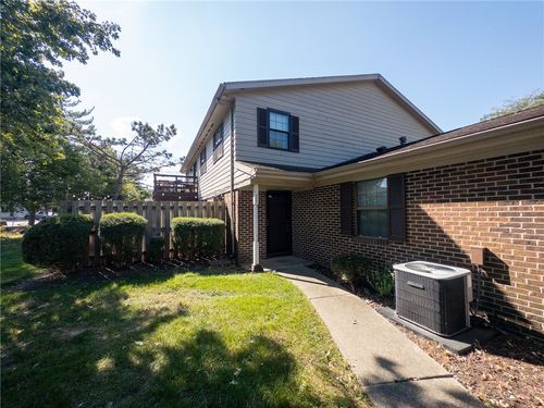 25 Shorewood Dr N, Danville, IL, 61832-1310 | Card Image