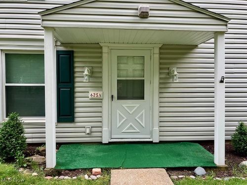 27-625 Canterbury Ln, Medina, OH, 44256-4040 | Card Image